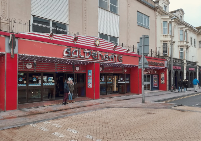 Amusement arcade in red.