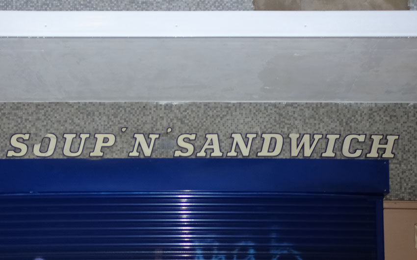 A sign on a shop in Bristol advertising SOUP 'n' SANDWICH.